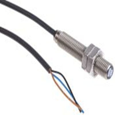 RS PRO,206-6135,电感式接近开关, 螺纹管主体, M8, 可检测2 mm, 嵌入式安装, 2m线长, IP68, 45mm