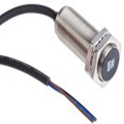 RS PRO,206-6144,电感式接近开关, 螺纹管主体, M18, 可检测8 mm, 准嵌入式安装, 2m线长, IP68, 50mm